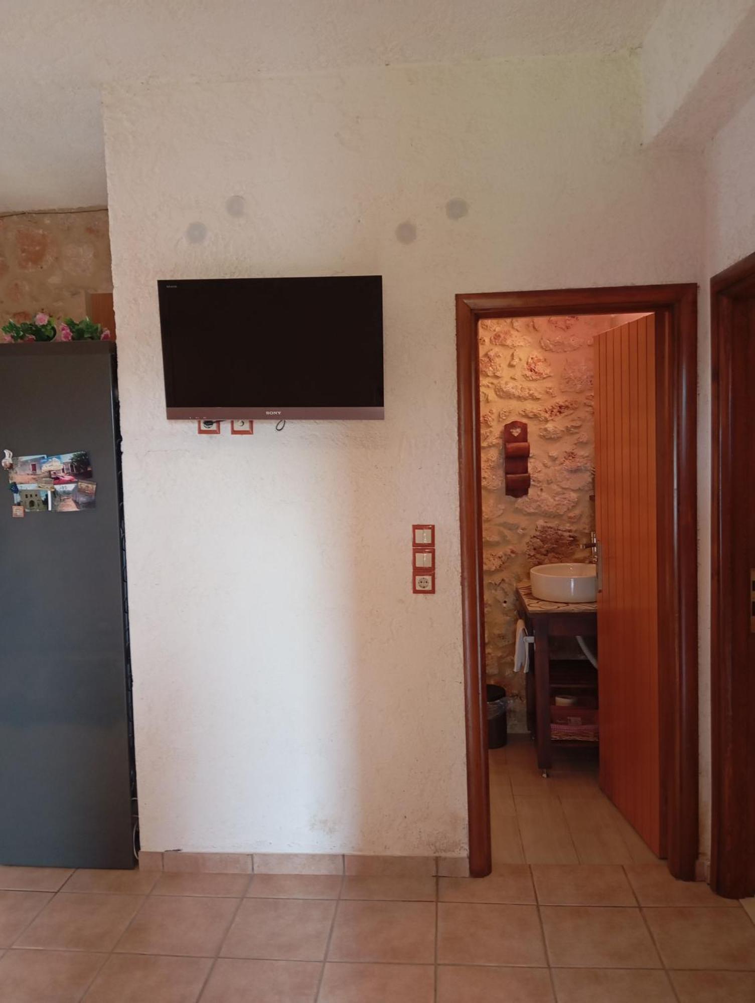 Niko'S Stone Guest House Plítra Kültér fotó