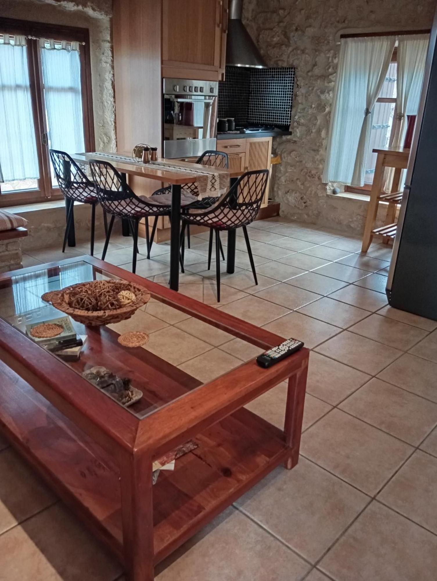 Niko'S Stone Guest House Plítra Kültér fotó